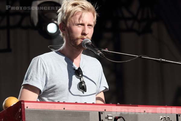 EWERT AND THE TWO DRAGONS - 2012-07-22 - PARIS - Parvis de l'Hotel de Ville - 